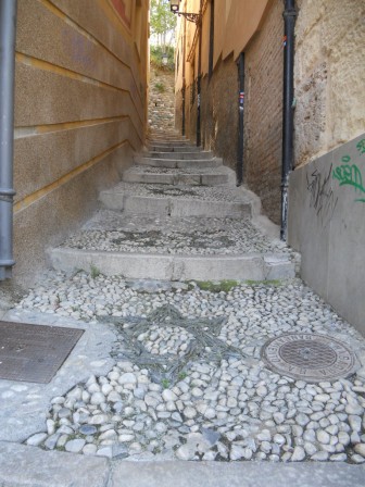 Ruelle_menant_a_l_Alhambra.jpg